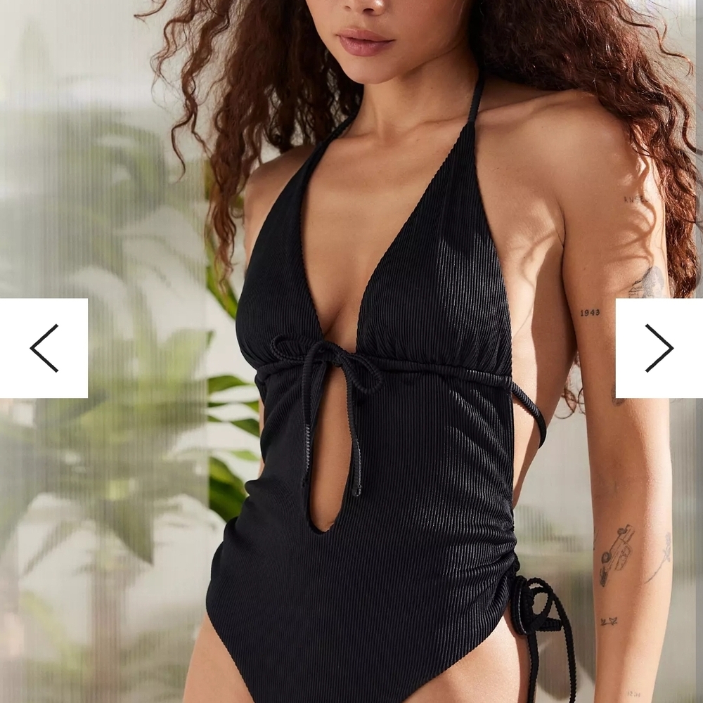 Stylish Black Ribbed One Piece Swimsuit